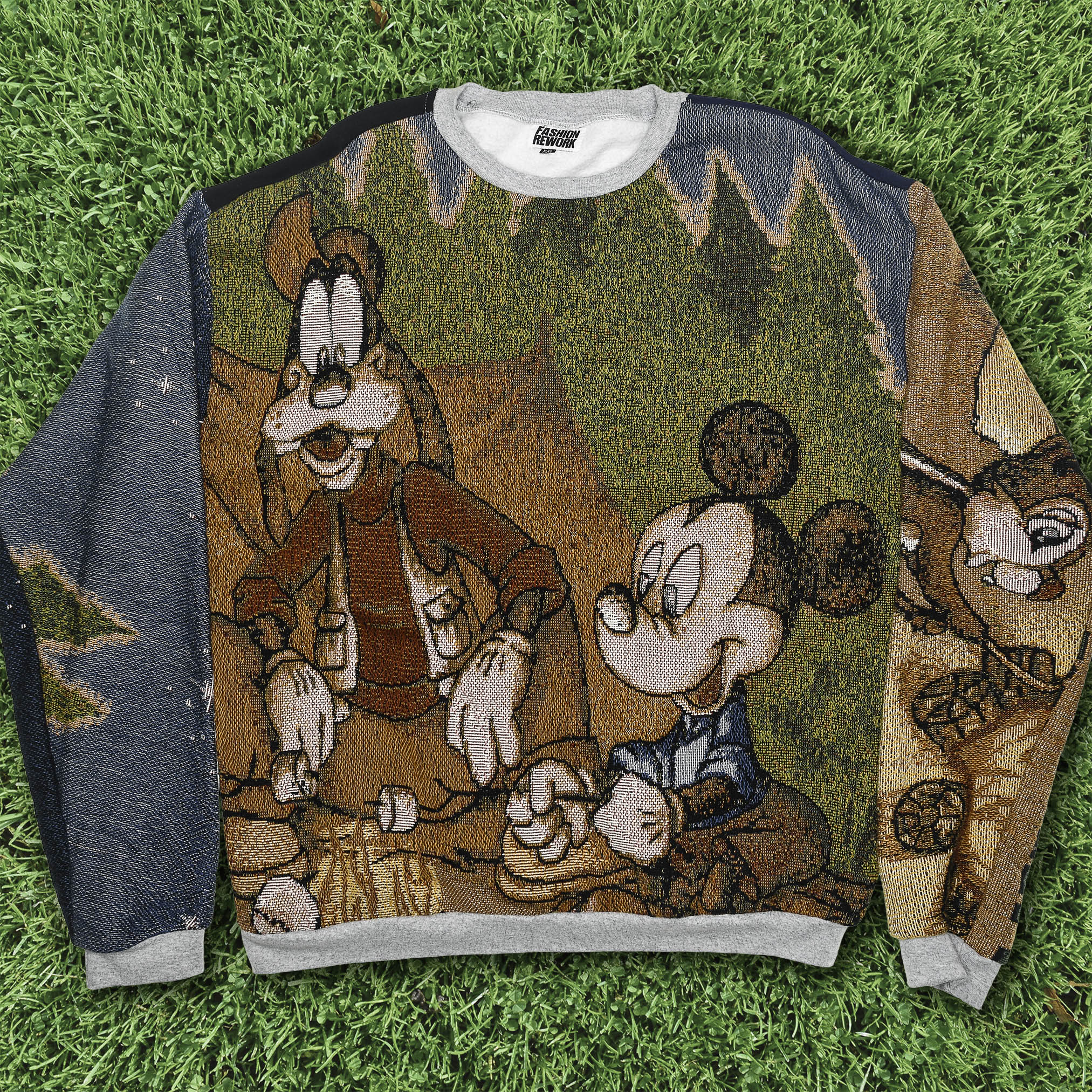 Goofy & Mickey Tapestry Panel Pullover
