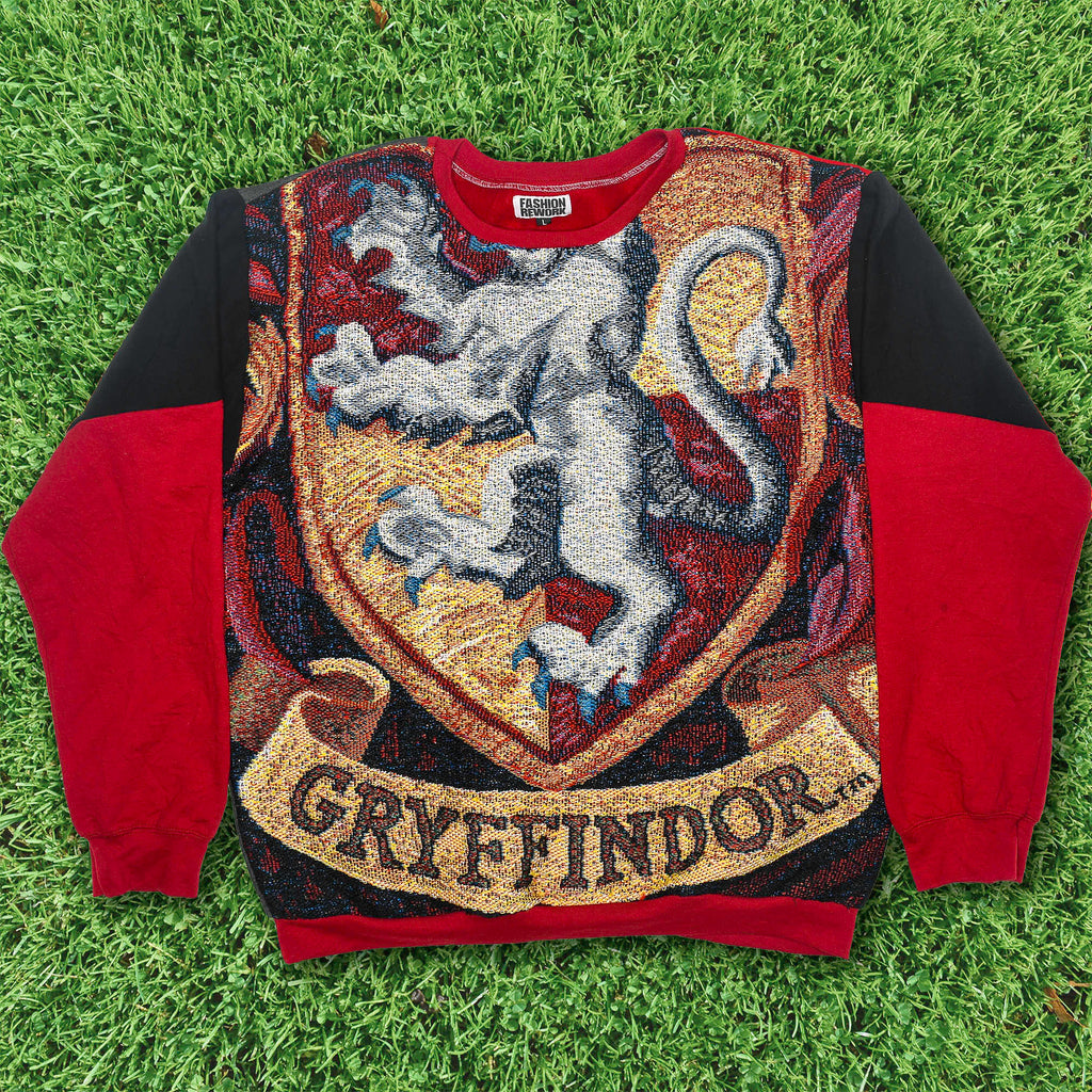 "Harry Potter" Gryffindor Tapestry Panel Pullover