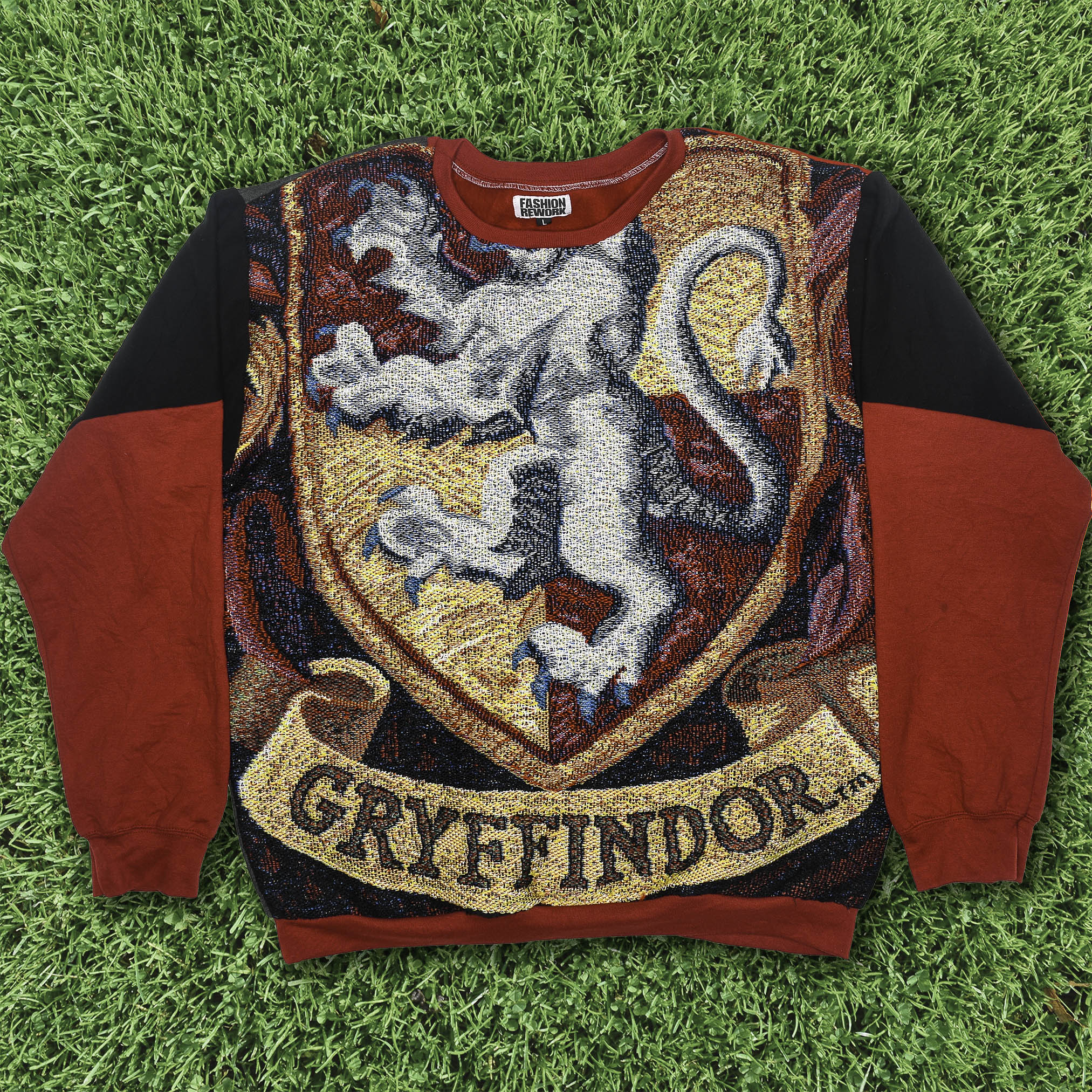 "Harry Potter" Gryffindor Tapestry Panel Pullover