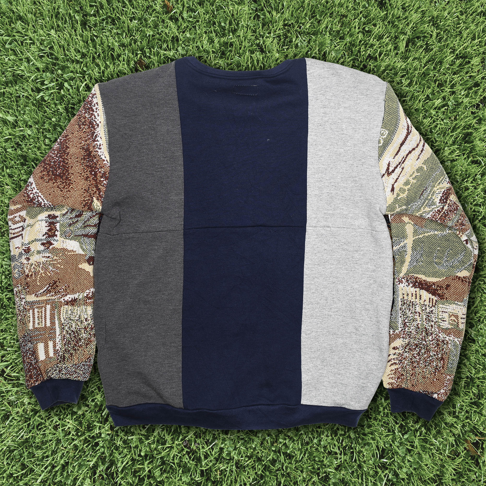 "Harry Potter" Gryffindor Tapestry Panel Pullover