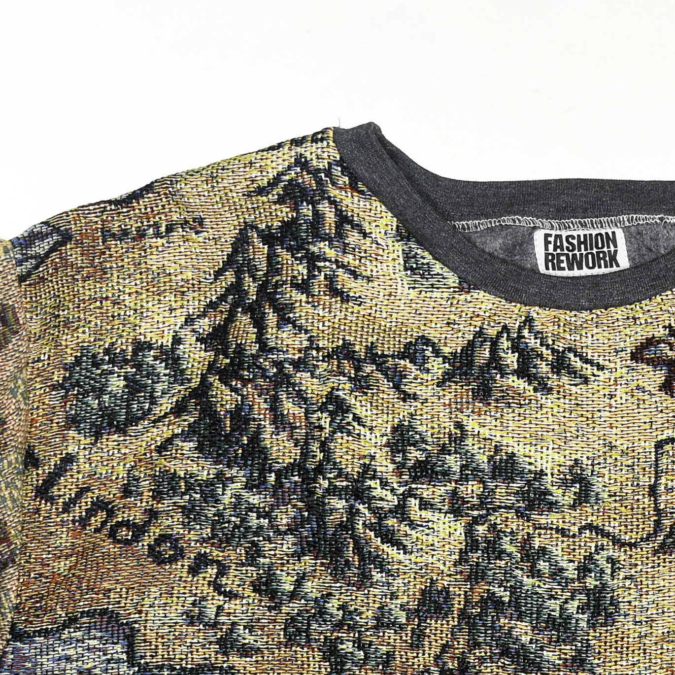 Middle Earth Pullover Tapestry