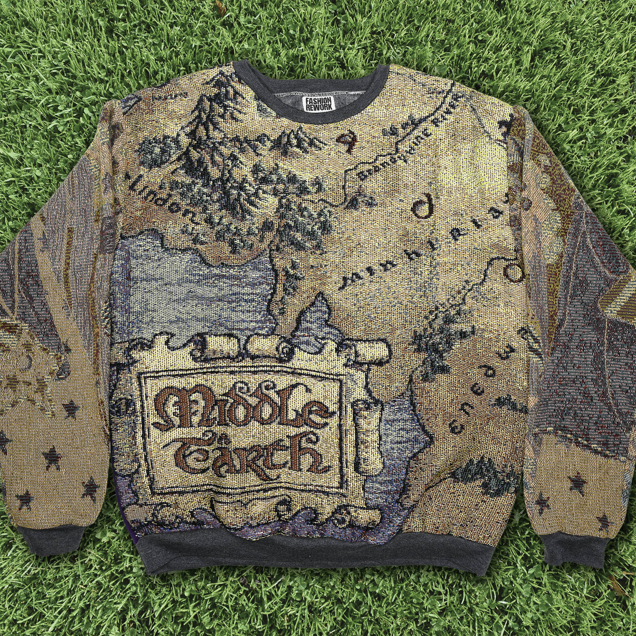 Middle Earth Pullover Tapestry