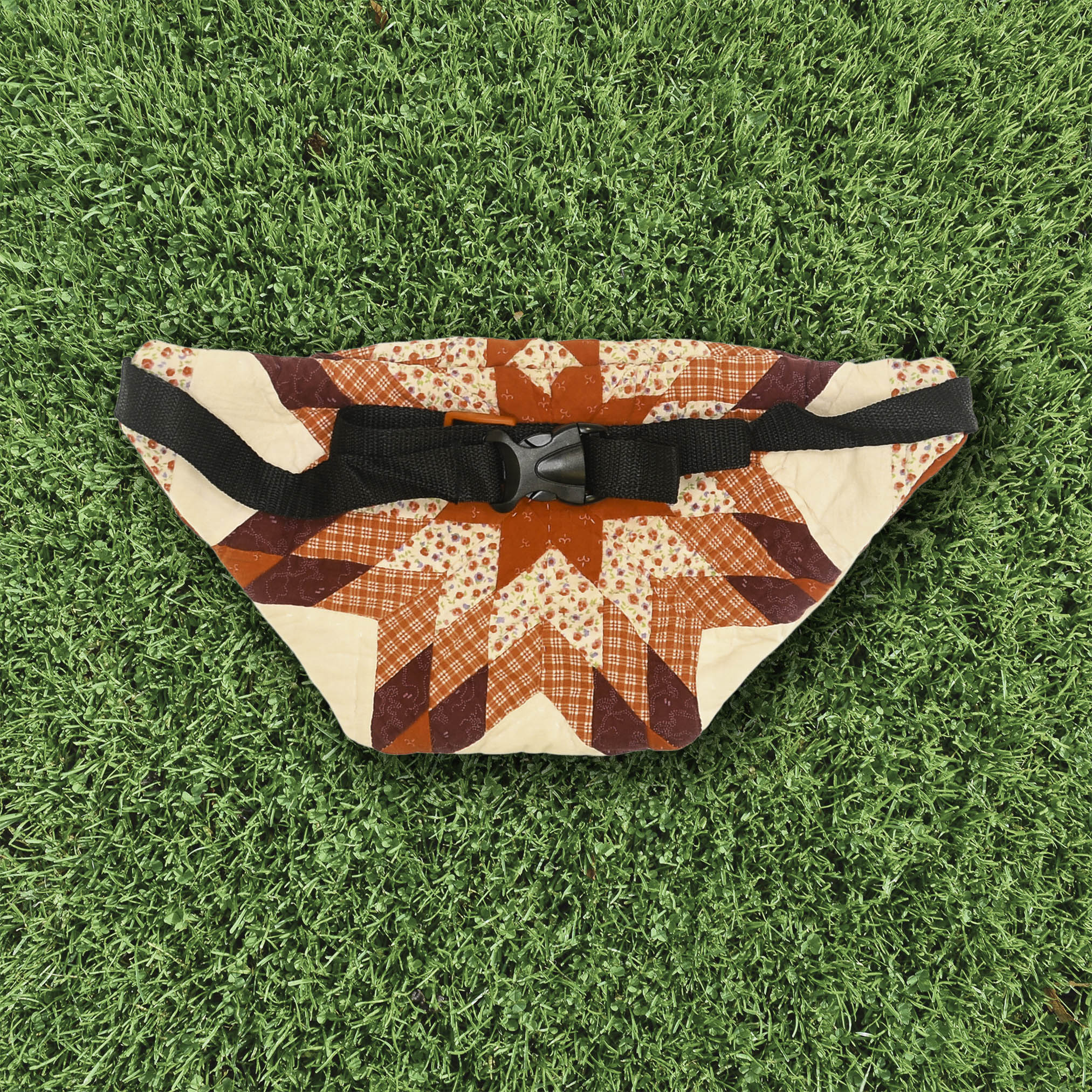 Patchwork Quilt Waist Bag | Red Star