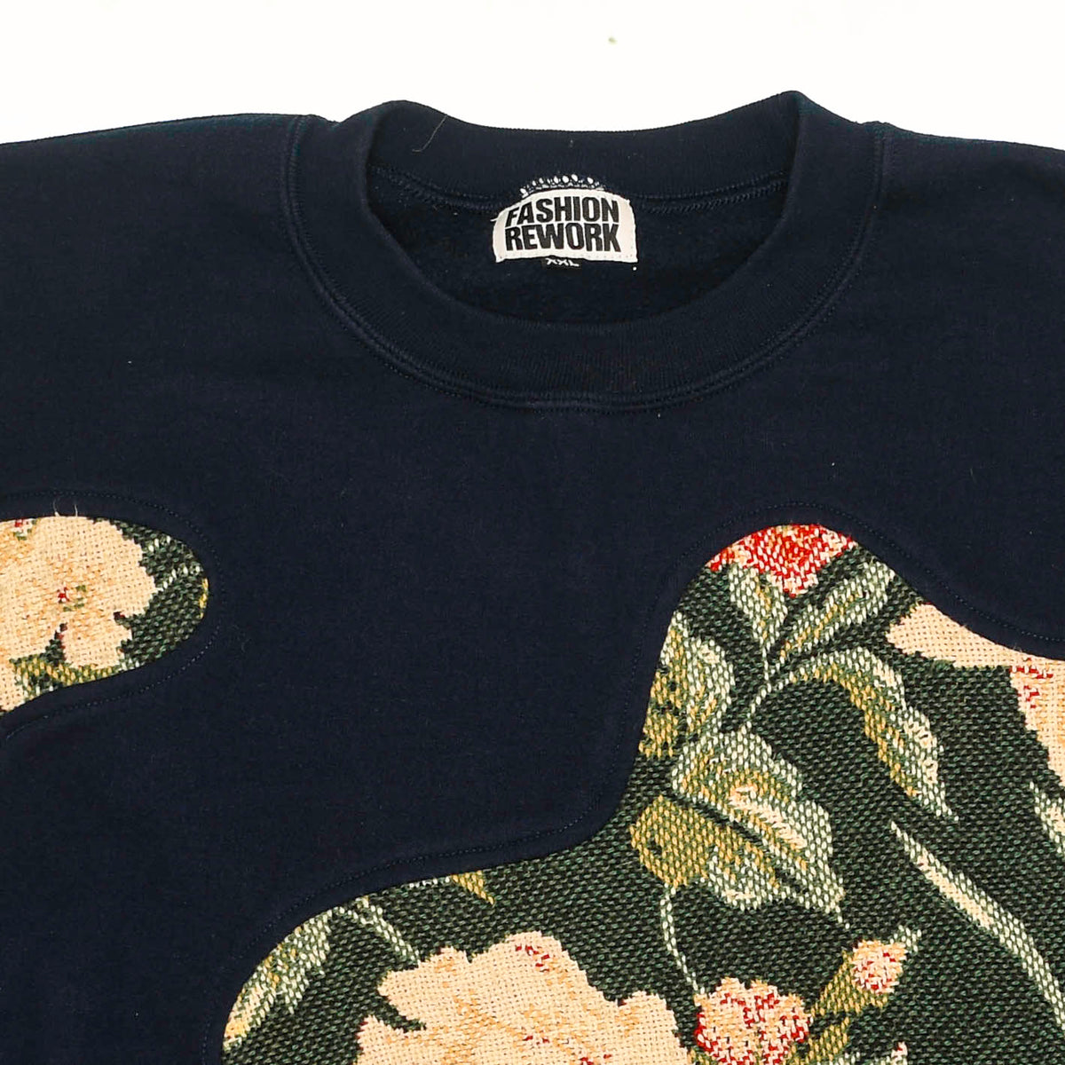 Roses Amoeba Tapestry Pullover